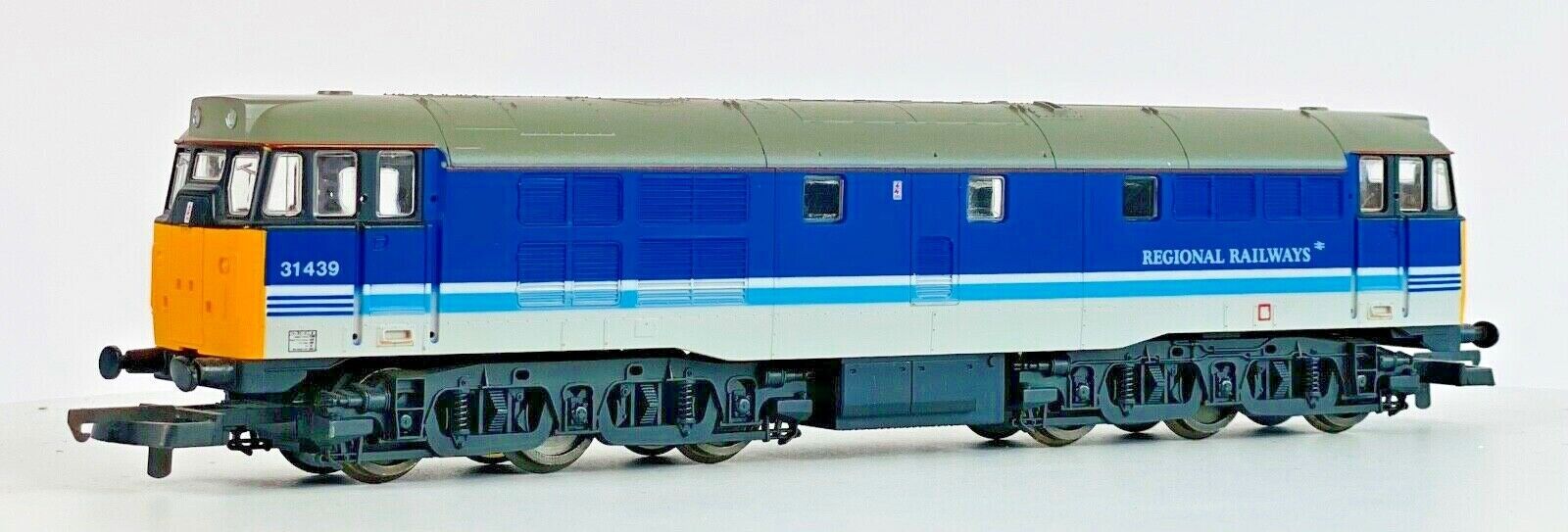 LIMA 00 GAUGE - L205069 - CLASS 31 DIESEL 31439 REGIONAL RAILWAYS LIMITED ED.