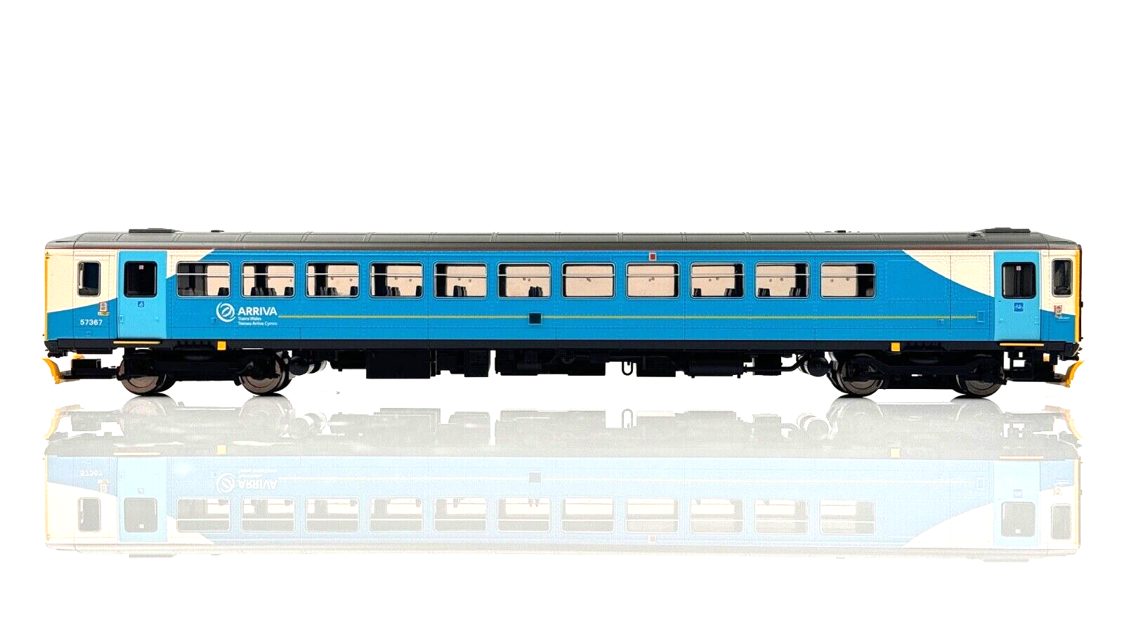 HORNBY 00 GAUGE - R2932 - CLASS 153 ARRIVA TRAINS WALES 153367 - NEEDS ATTENTION