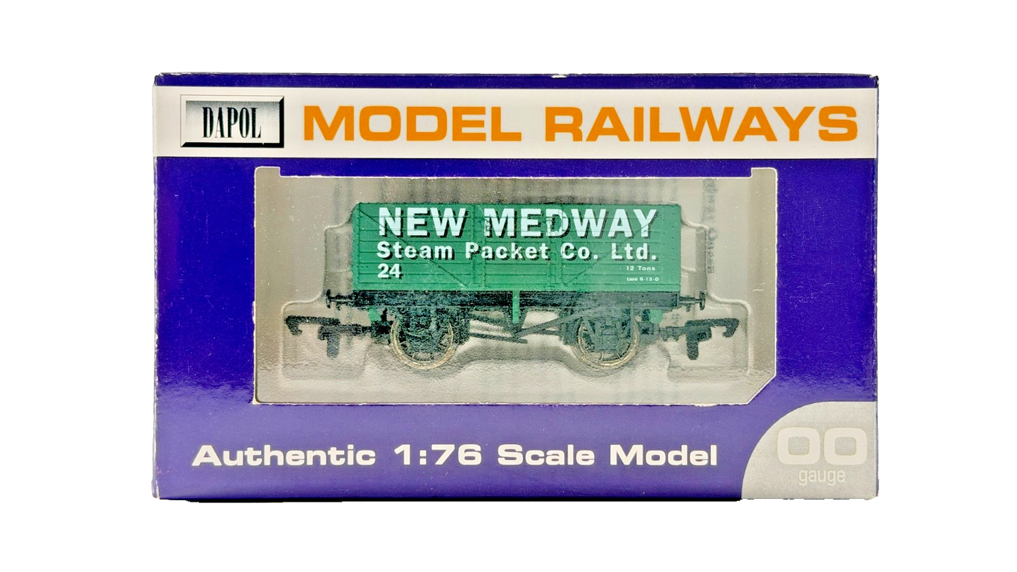 DAPOL 00 GAUGE - NEW MEDWAY STEAM PACKET COMPANY GREEN NO.24 (LIMITED EDITION)