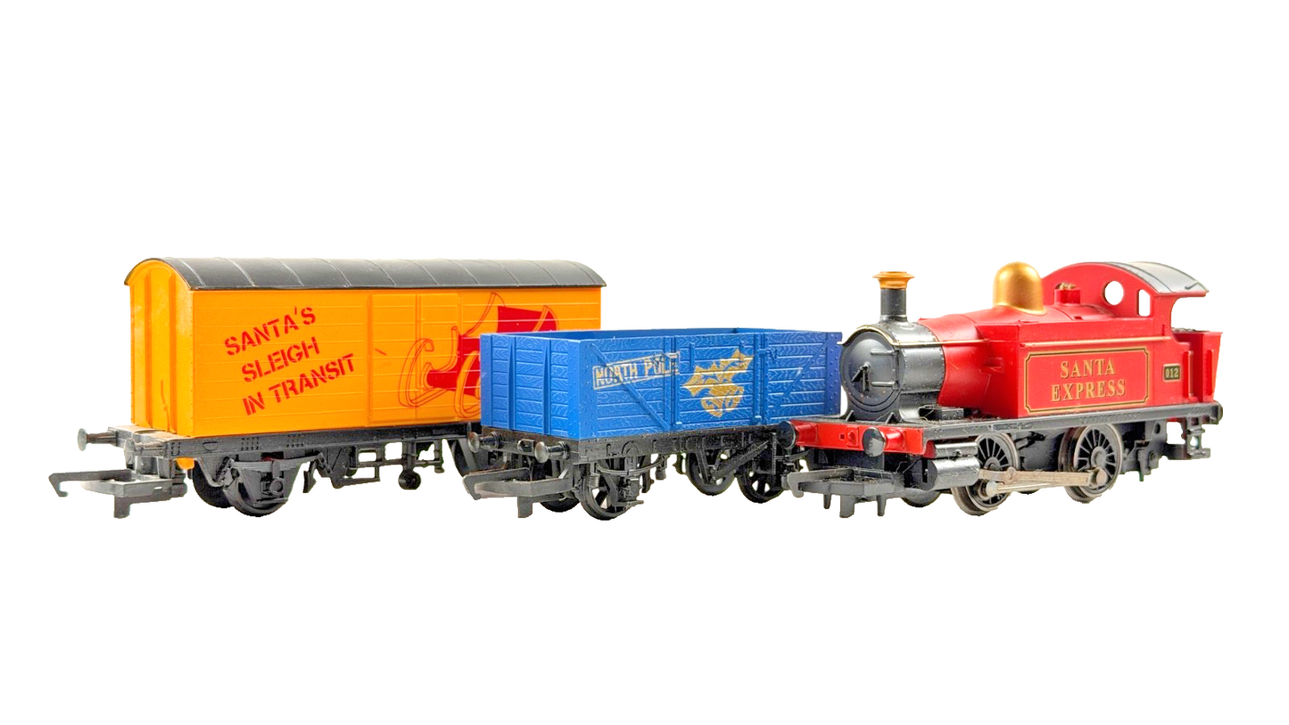 HORNBY OO GAUGE SANTA EXPRESS LOCOMOTIVE WITH NORTH POLE & SANTA'S SLEIGH WAGONS