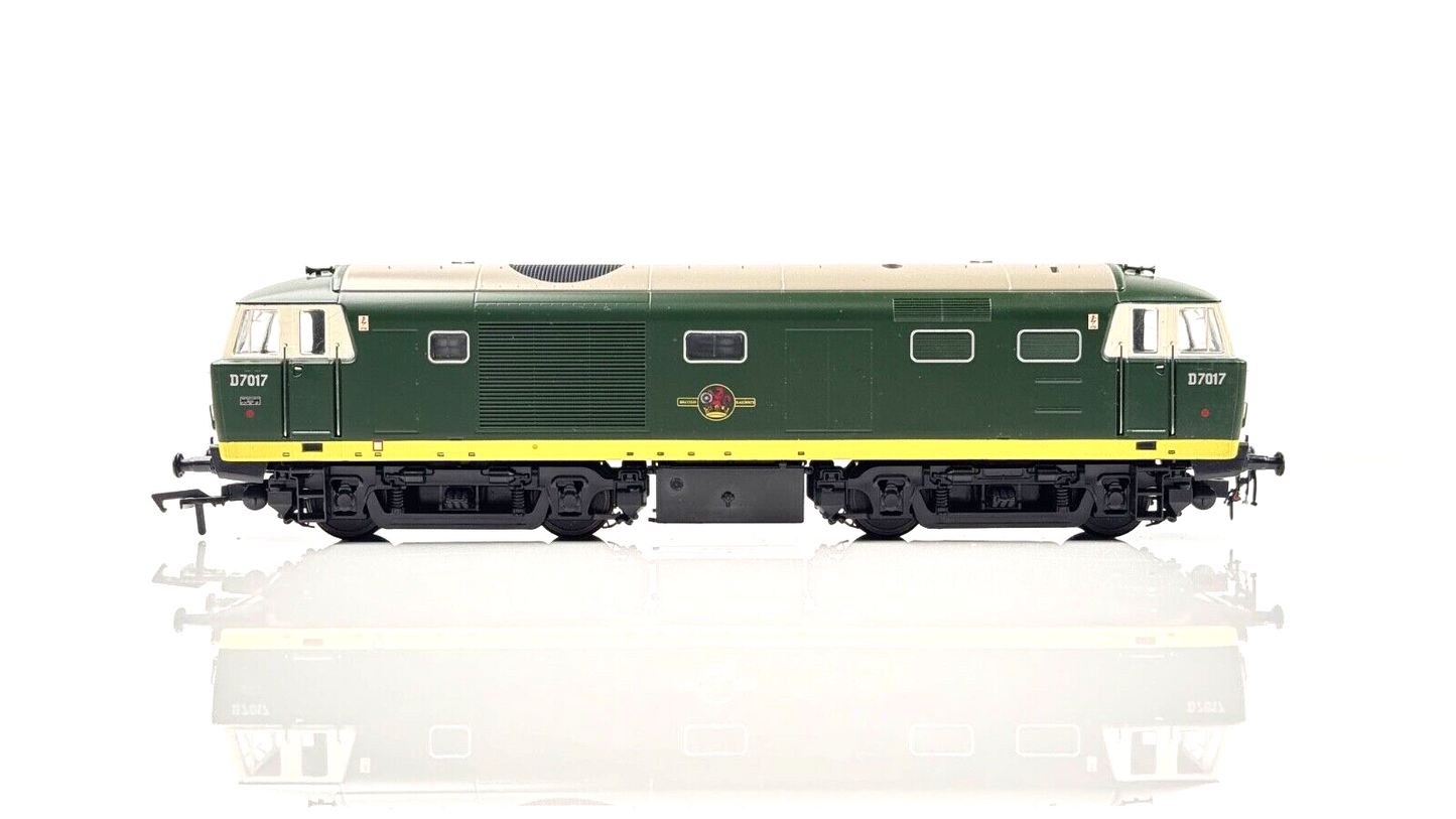 HELJAN 00 GAUGE - 3500 - CLASS 35 DIESEL HYMEK D7017 BR TWO TONE GREEN BOXED