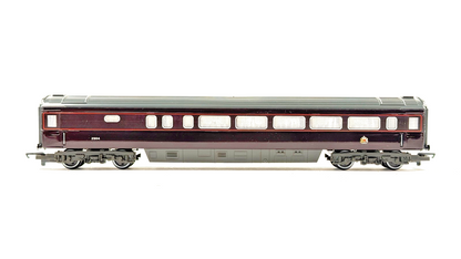 HORNBY 00 GAUGE - RAKE OF 3 ROYAL TRAIN PASSENGER COACHES UNBOXED